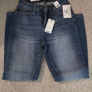 Judy Blue Mid-Wash Ankle Jeans